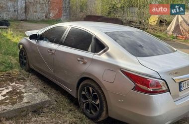 Седан Nissan Altima 2015 в Снятині