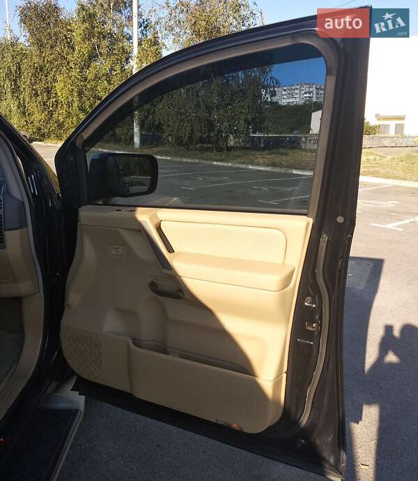 Внедорожник / Кроссовер Nissan Armada 2006 в Запорожье