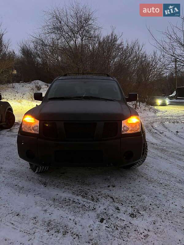 Nissan Armada 2004