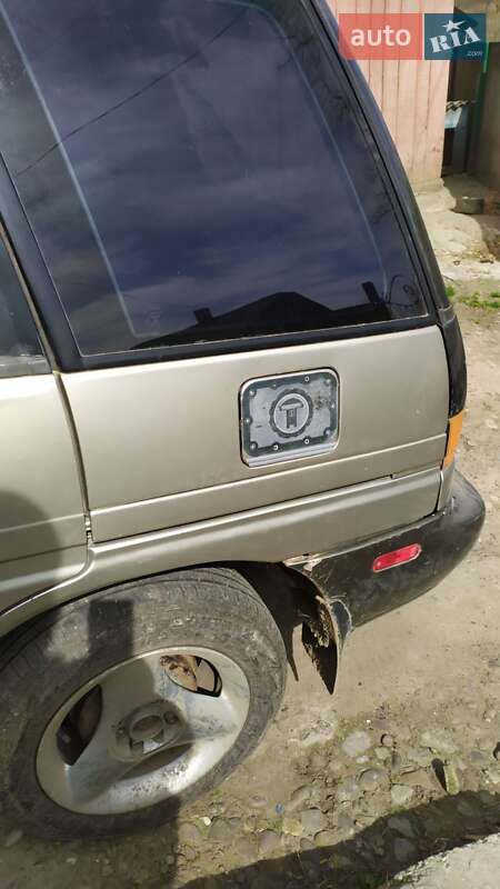 Минивэн Nissan Axxess 1990 в Черновцах