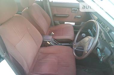 Седан Nissan Bluebird 1990 в Одессе