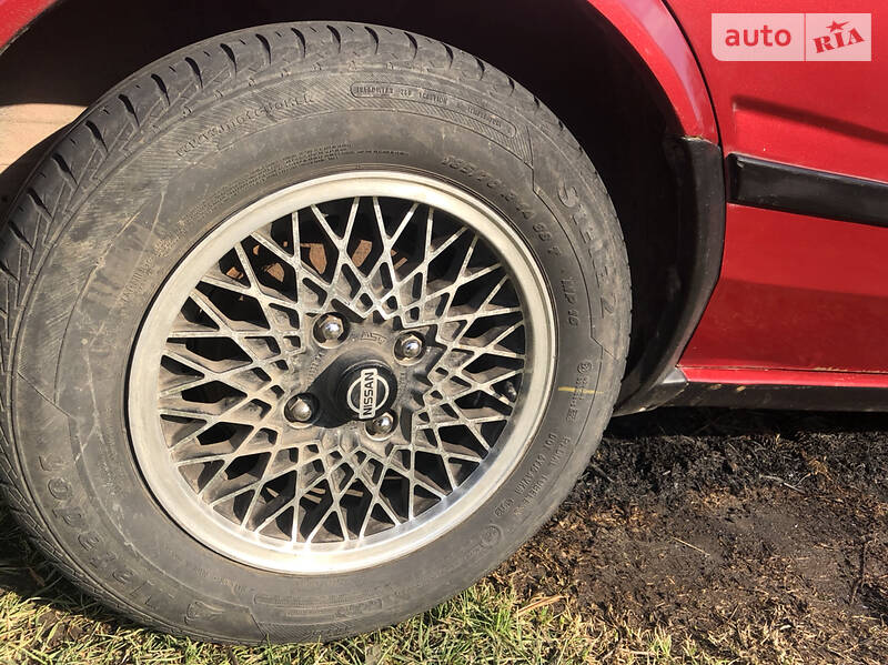 Седан Nissan Bluebird 1988 в Золочеві