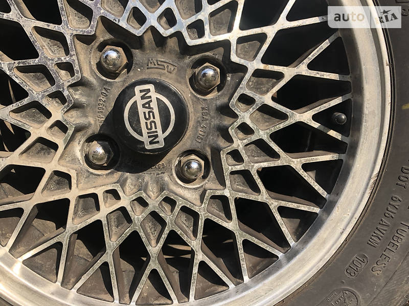 Седан Nissan Bluebird 1988 в Золочеві