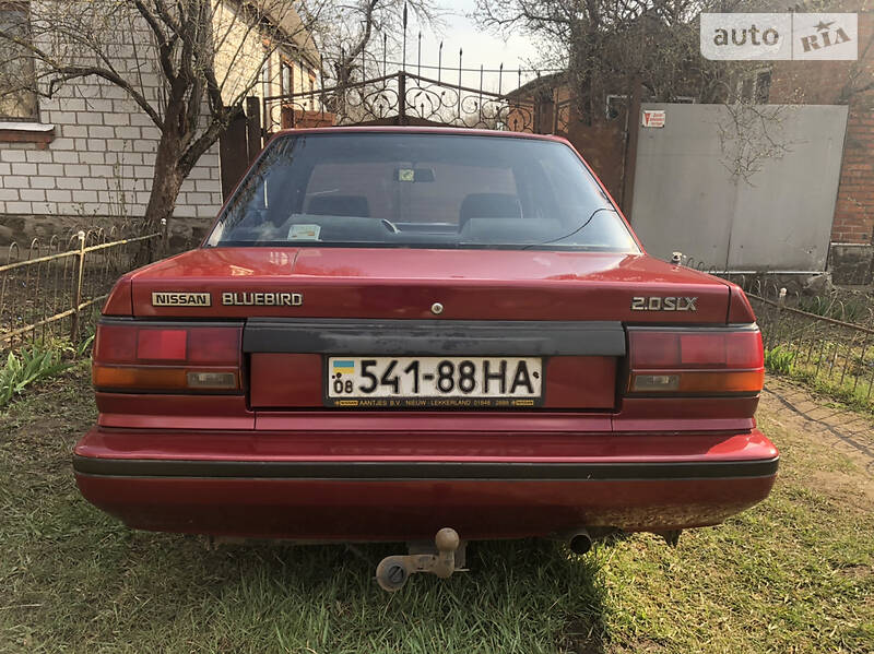 Седан Nissan Bluebird 1988 в Золочеві