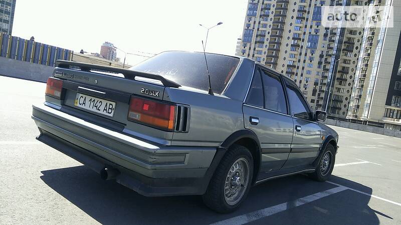Седан Nissan Bluebird 1988 в Києві