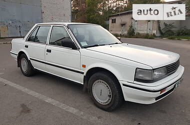 Седан Nissan Bluebird 1988 в Днепре