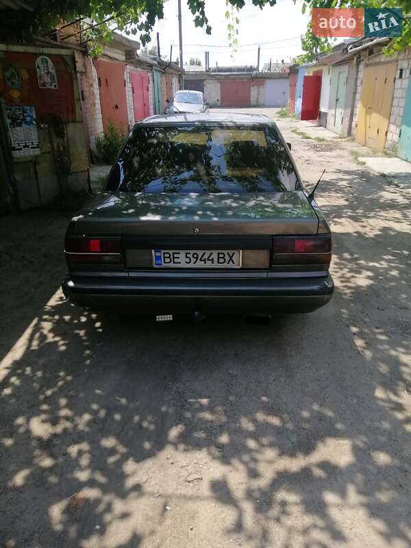 Седан Nissan Bluebird 1989 в Первомайську