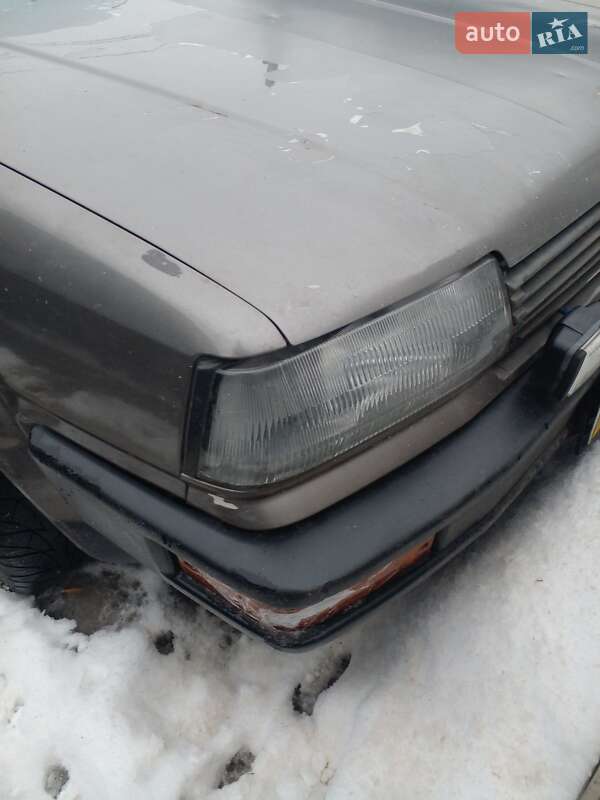 Седан Nissan Bluebird 1988 в Хмельницком