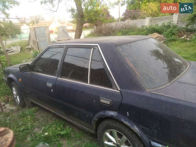 Седан Nissan Bluebird 1987 в Миронівці