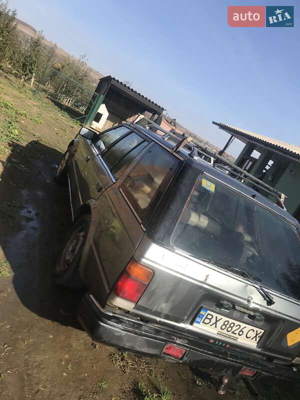 Універсал Nissan Bluebird 1989 в Чернівцях