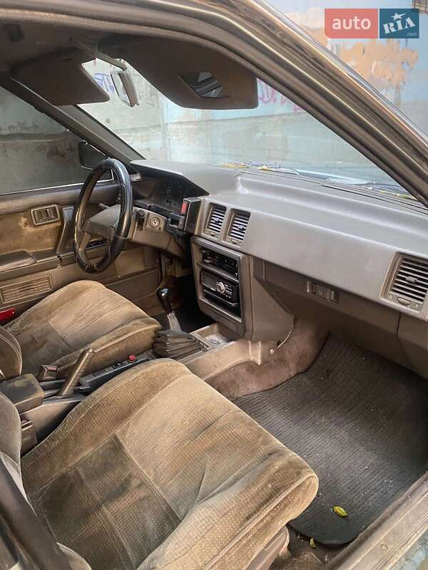 Седан Nissan Bluebird 1987 в Миколаєві