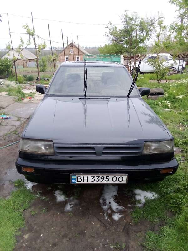 Седан Nissan Bluebird 1990 в Белгороде-Днестровском
