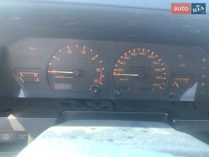 Седан Nissan Bluebird 1987 в Ужгороді