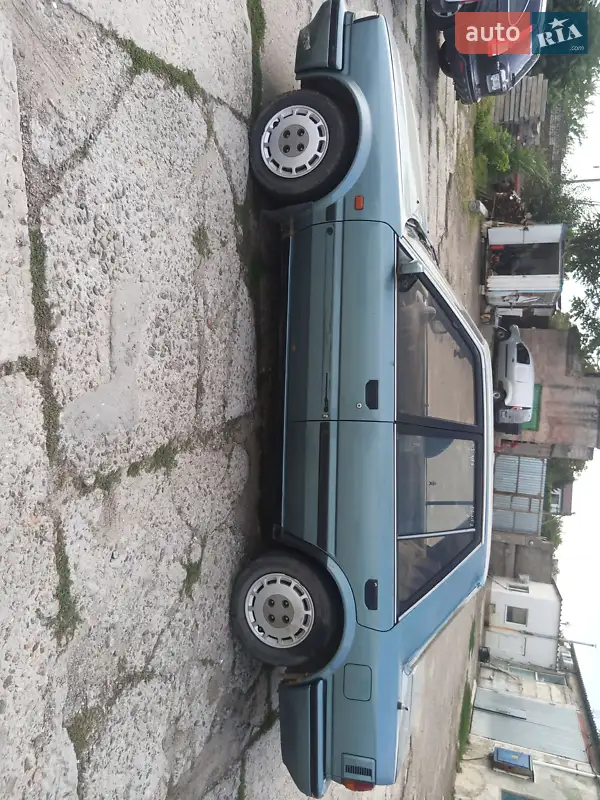 Nissan Bluebird 1989