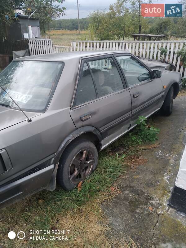 Седан Nissan Bluebird 1987 в Києві