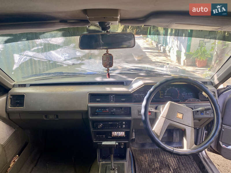 Седан Nissan Bluebird 1984 в Овідіополі