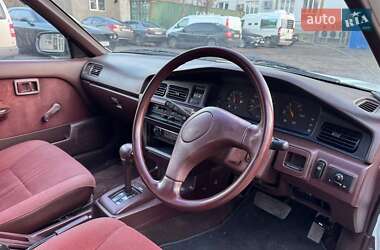 Седан Nissan Bluebird 1990 в Одесі