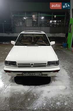 Седан Nissan Bluebird 1988 в Ужгороді