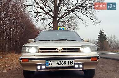 Седан Nissan Bluebird 1990 в Богородчанах