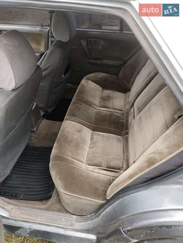 Седан Nissan Bluebird 1987 в Вирах фото 2 Седан Nissan Bluebird 1987 в Вирах