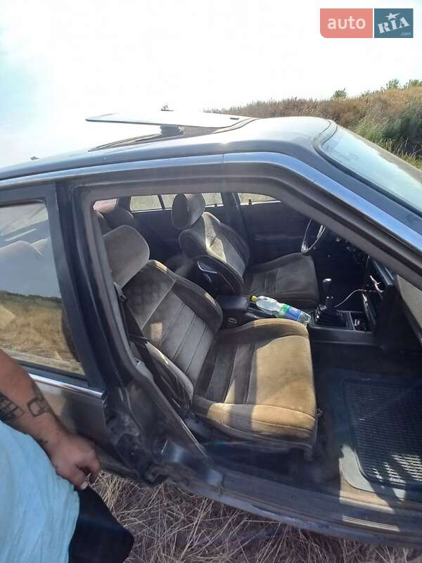 Седан Nissan Bluebird 1987 в Ананьїві