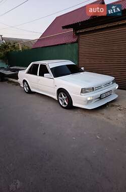 Седан Nissan Bluebird 1989 в 