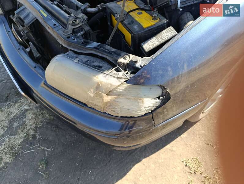 Седан Nissan Bluebird 1992 в Роздільній