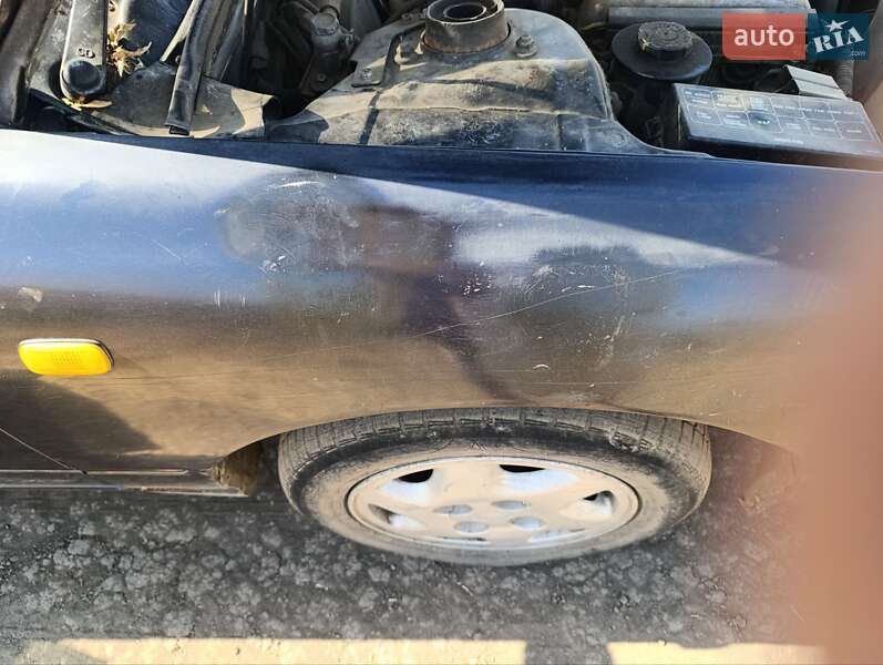 Седан Nissan Bluebird 1992 в Роздільній