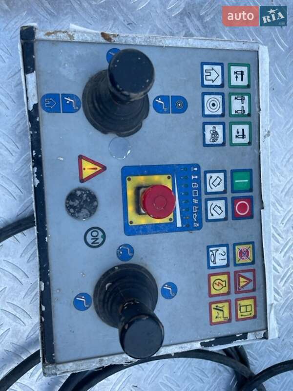 Автовишка Nissan Cabstar 2012 в Чернівцях