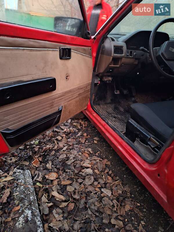 Хетчбек Nissan Cherry 1986 в Богуславі