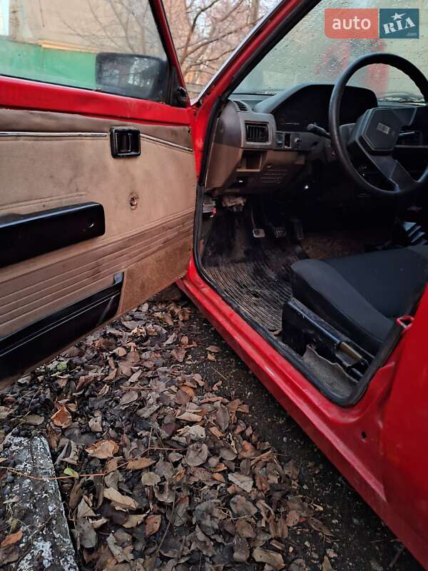 Хетчбек Nissan Cherry 1986 в Богуславі