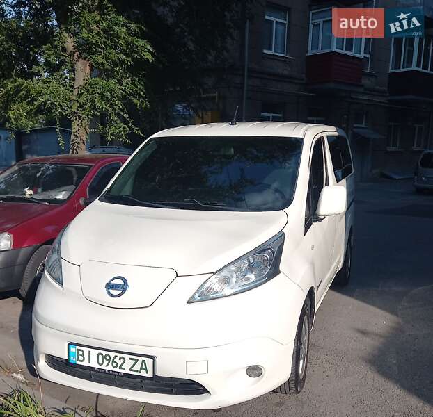 Nissan e-NV200 2015