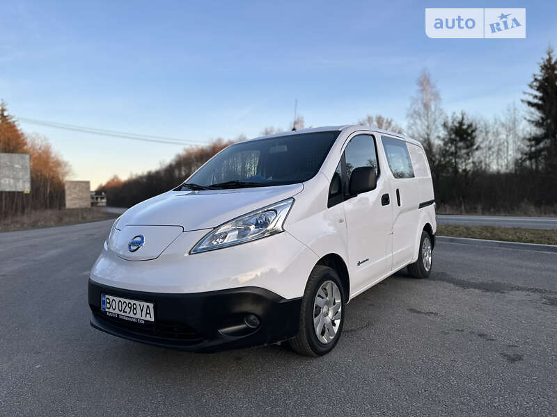 Вантажний фургон Nissan e-NV200 2017 в Тернополі