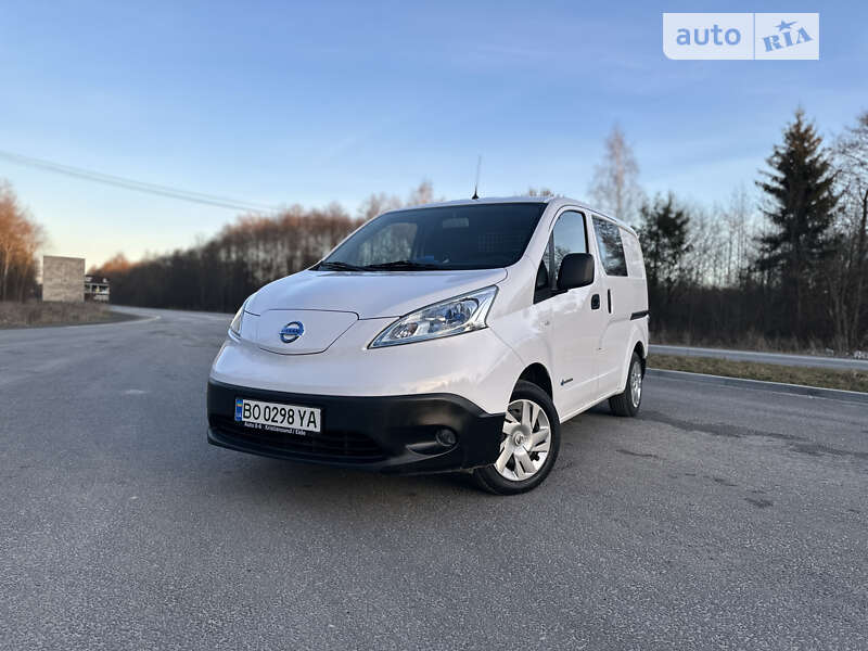 Вантажний фургон Nissan e-NV200 2017 в Тернополі