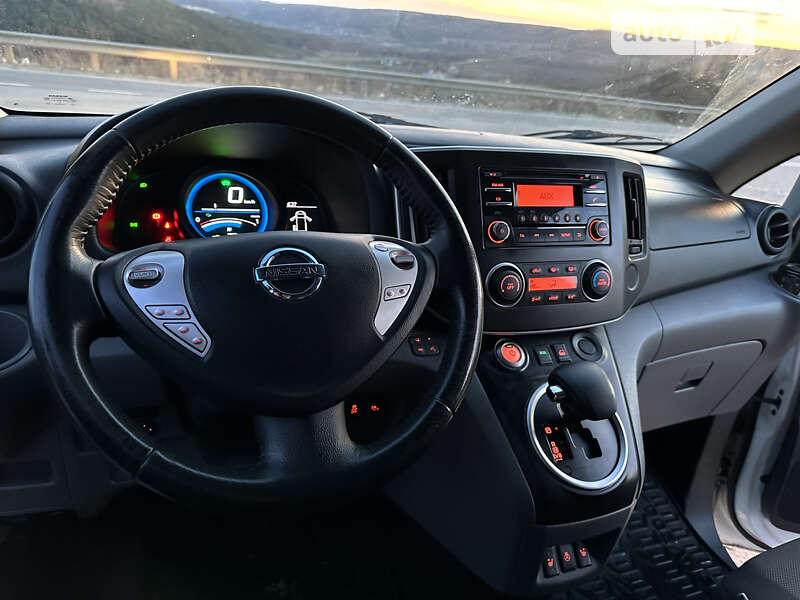 Вантажний фургон Nissan e-NV200 2017 в Тернополі