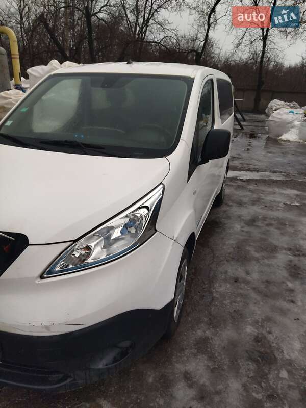 Минивэн Nissan e-NV200 2017 в Кривом Роге