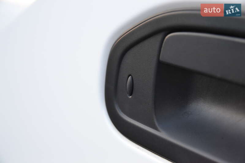 Грузовой фургон Nissan e-NV200 2020 в Луцке