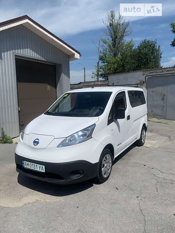 Мінівен Nissan e-NV200 2014 в Житомирі