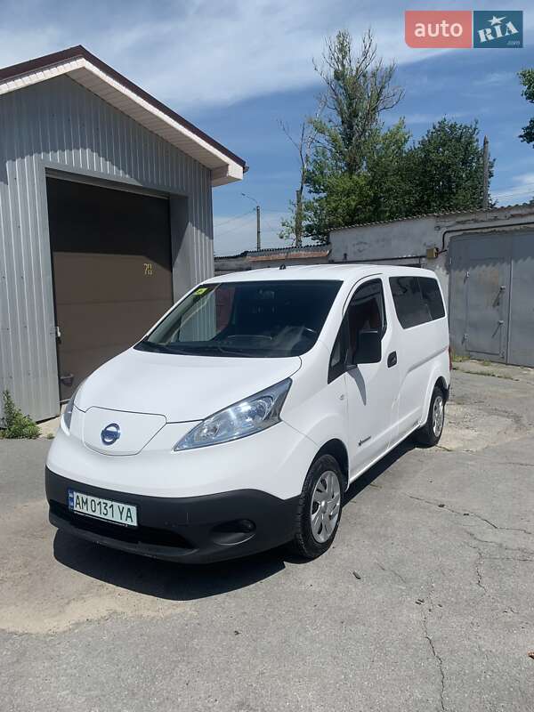 Мінівен Nissan e-NV200 2014 в Житомирі