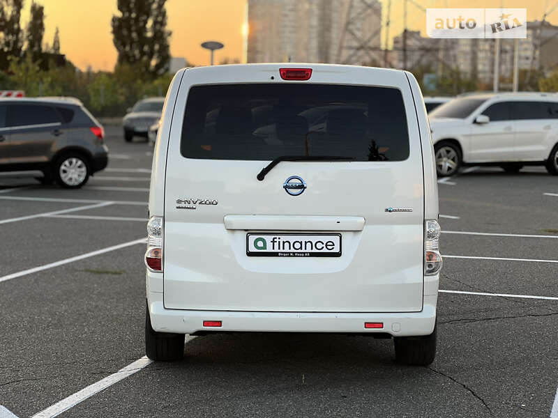 Минивэн Nissan e-NV200 2015 в Киеве