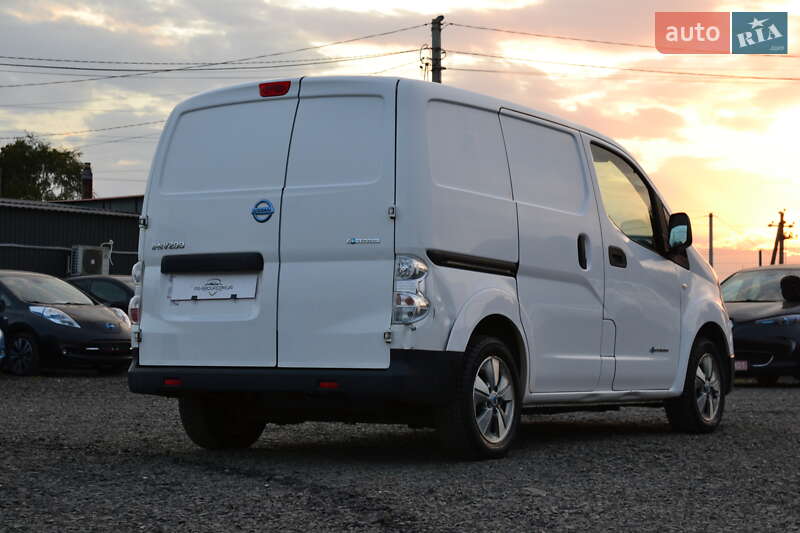 Вантажний фургон Nissan e-NV200 2015 в Луцьку