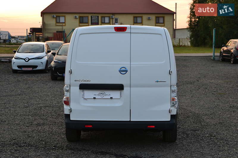 Вантажний фургон Nissan e-NV200 2015 в Луцьку