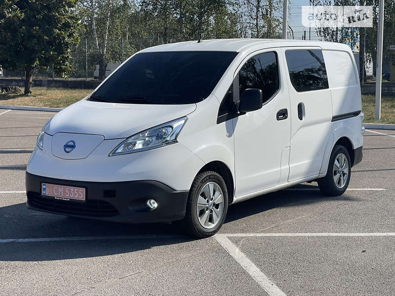 Вантажний фургон Nissan e-NV200 2018 в Житомирі