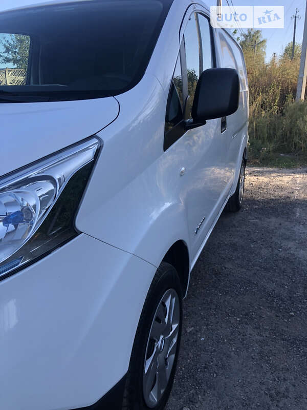 Вантажний фургон Nissan e-NV200 2016 в Вінниці