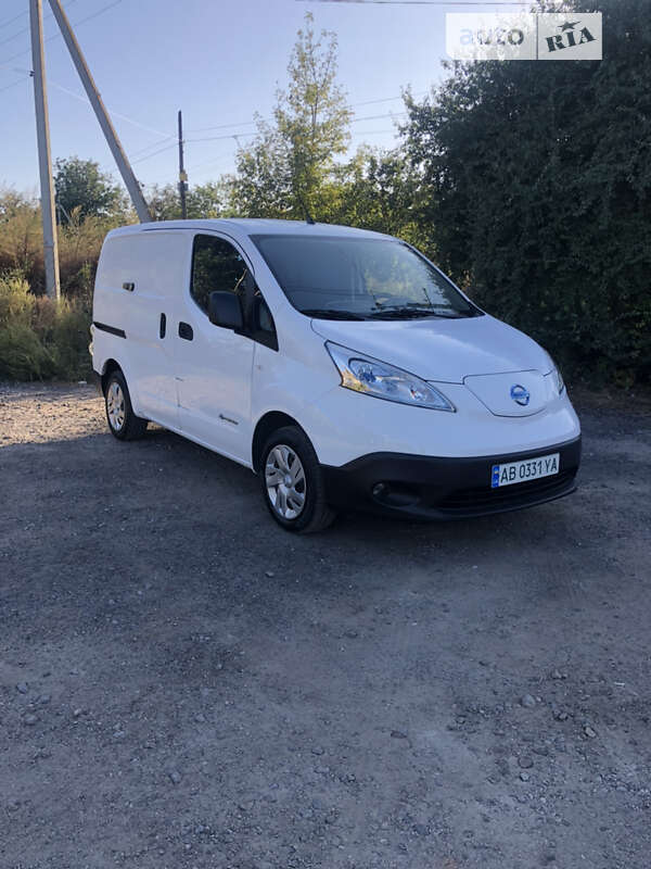 Вантажний фургон Nissan e-NV200 2016 в Вінниці