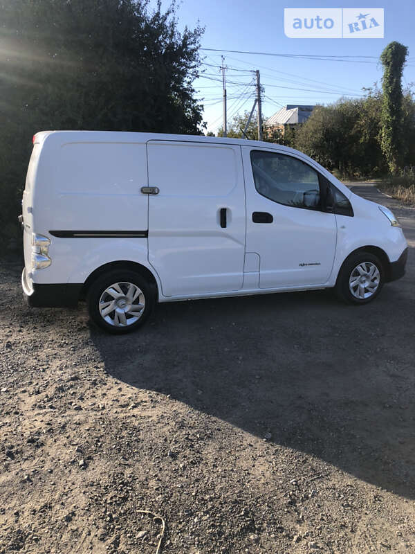 Вантажний фургон Nissan e-NV200 2016 в Вінниці