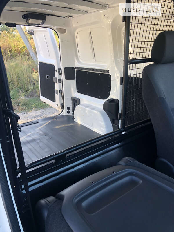 Вантажний фургон Nissan e-NV200 2016 в Вінниці