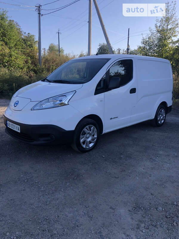 Вантажний фургон Nissan e-NV200 2016 в Вінниці