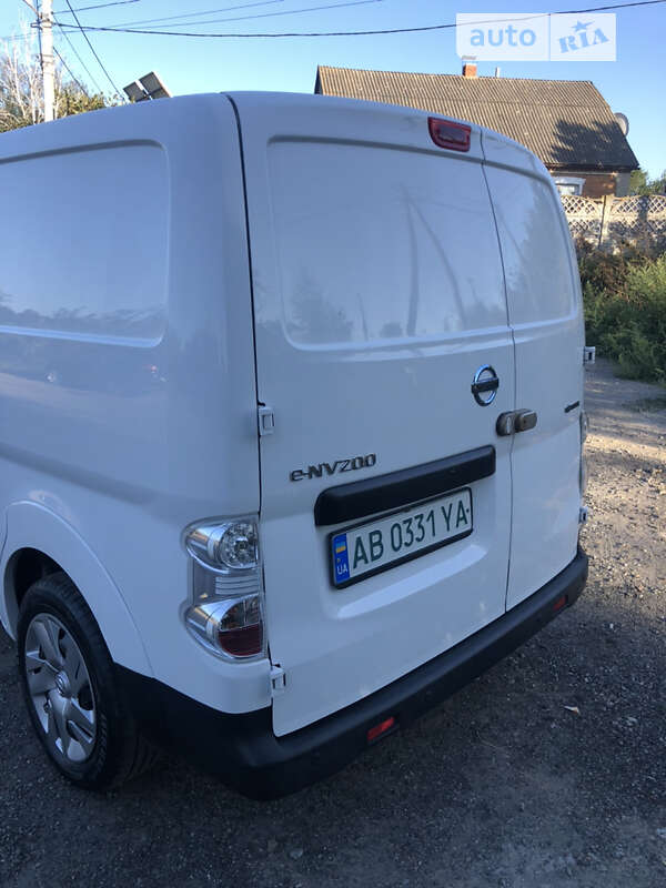 Вантажний фургон Nissan e-NV200 2016 в Вінниці