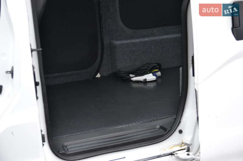 Грузовой фургон Nissan e-NV200 2020 в Луцке